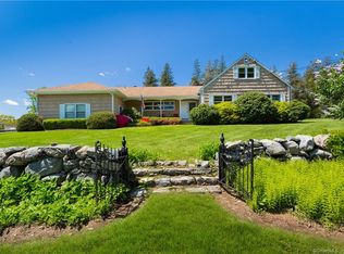 312 Thornridge Dr, Stamford, CT 06903