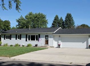 410 Prestien Dr, Denver, IA 50622