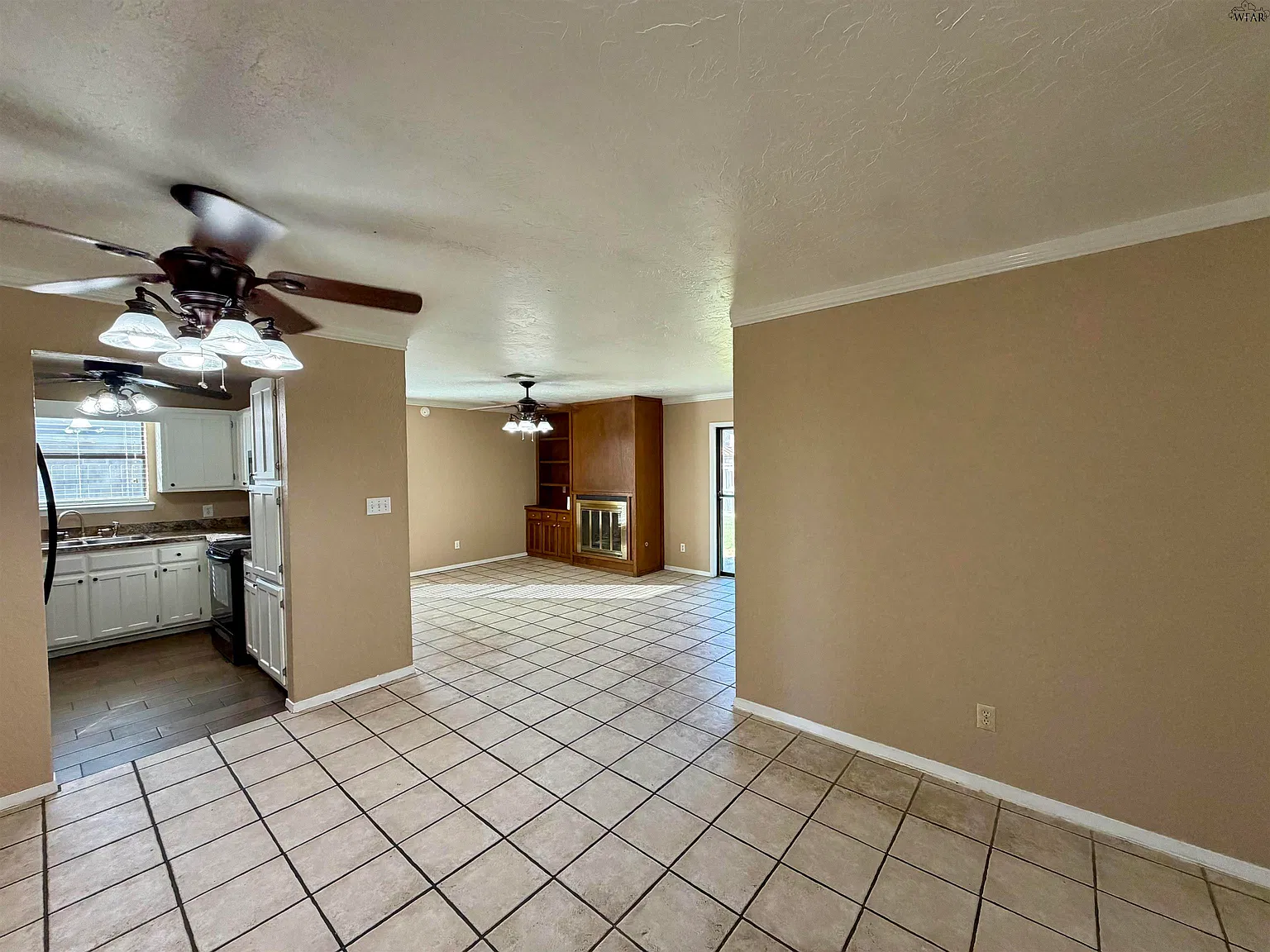 3 bed, 2.0 bath, 1132 sqft, $1,700 — Photo 2