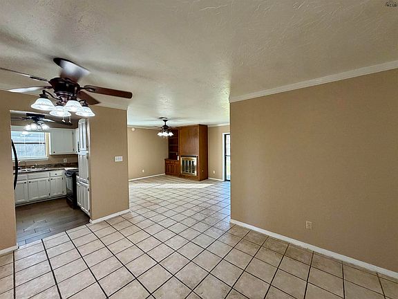 2nd image of 8 Jennifer Ct