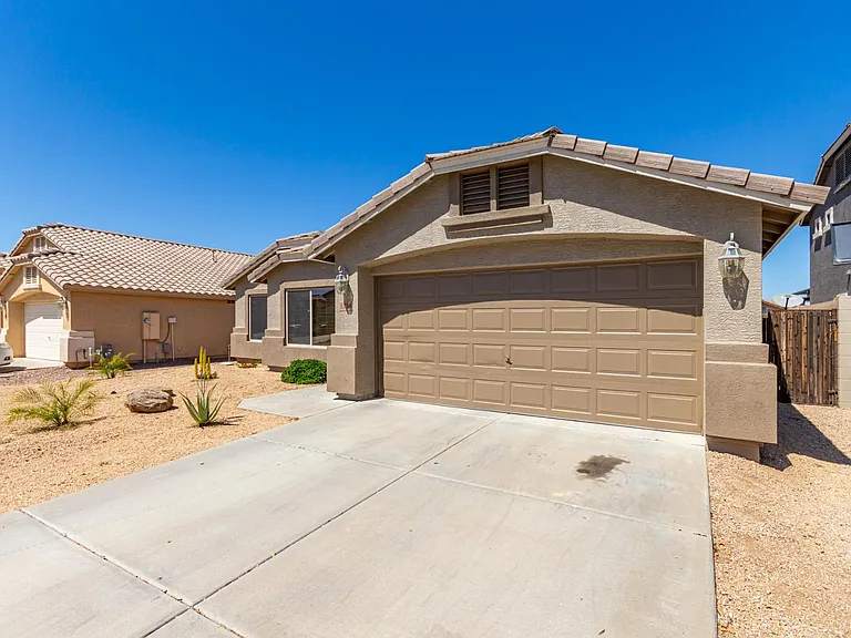 1238 W Dana Dr — Photo 4