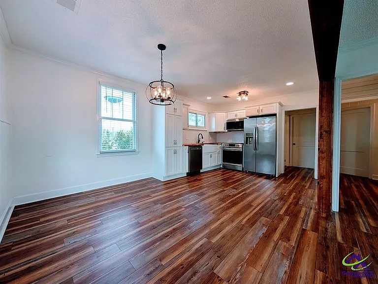 1108C Washington St — Photo 2