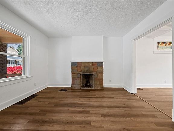 5th image of 2900 Brentwood Ave