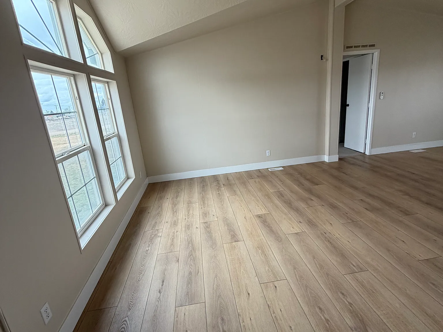 345 S 200 W — Photo 3