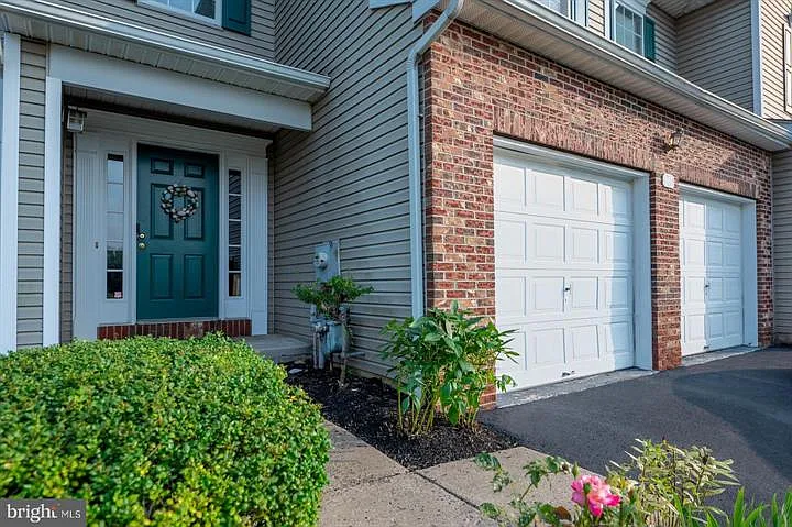3 bed, 1729 sqft, $3,850 — Photo 2