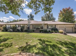 1702 Drakestone Ave, Nichols Hills, OK 73120