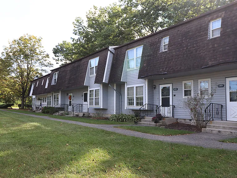 Parktowne Townhomes — Photo 14