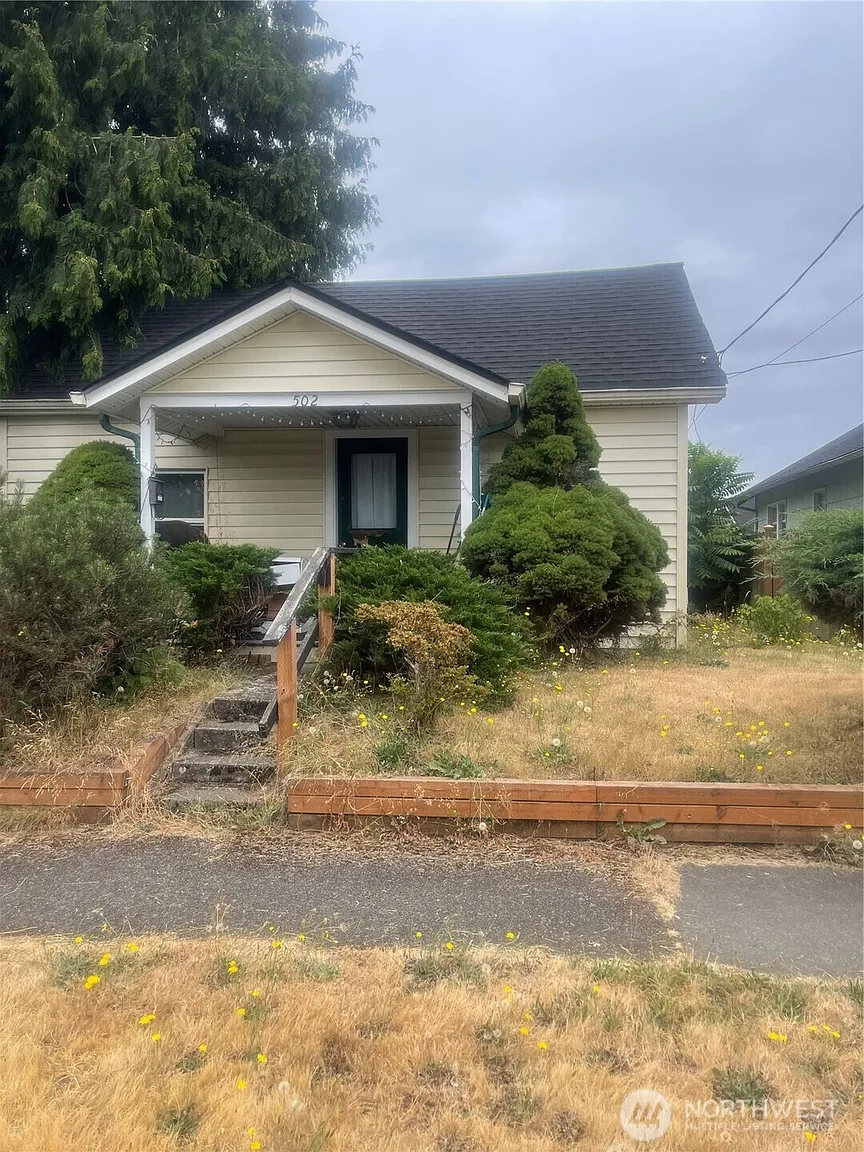 502 6th Street SE photo 1