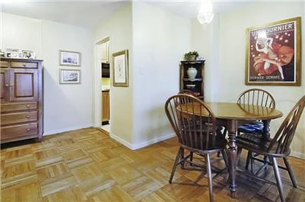 Sold by essential NEW YORK Real Estate | media 4
