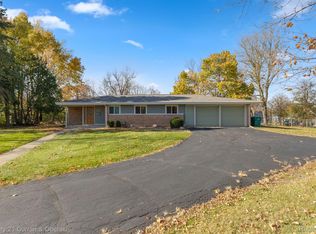 446 Linden Ct, Saline, MI 48176