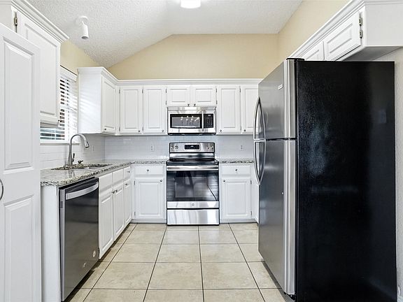4th image of 6701 Driffield Cir W