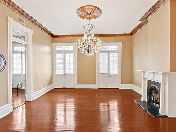 3rd image of 927 Toulouse St #2