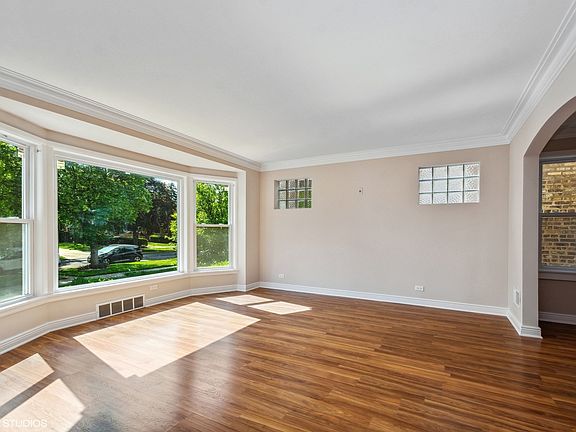5th image of 1816 N Nordica Ave