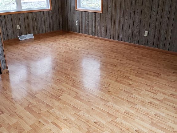 Living room /dinning area