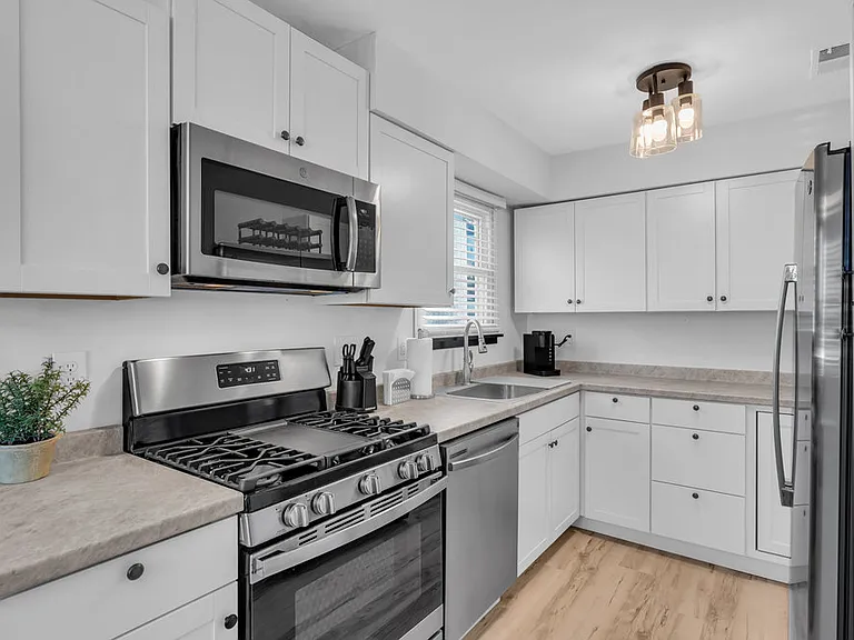 1264 Maplewood Rd #A — Photo 8