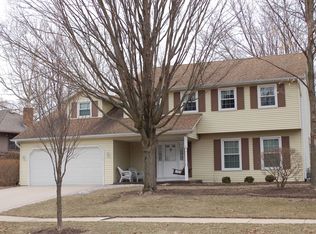 1066 E Gartner Rd, Naperville, IL 60540