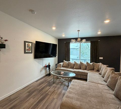 3rd image of 7497 W Pacific Ln