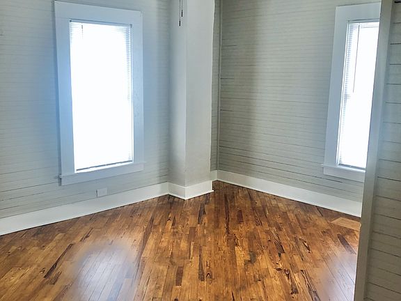 4th image of 702 Radford St