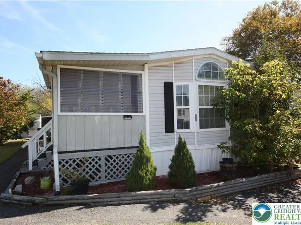 38 Oakwood Ct, Bath, PA 18014