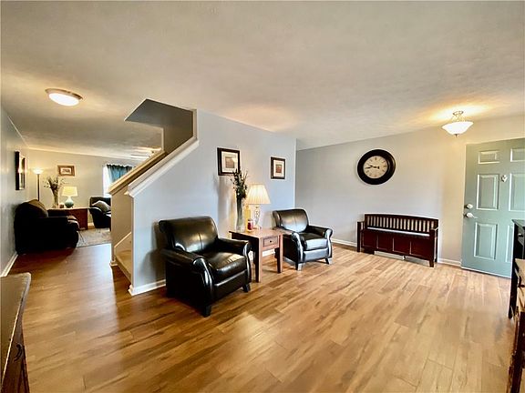 4th image of 10525 Mallard Glen Ct