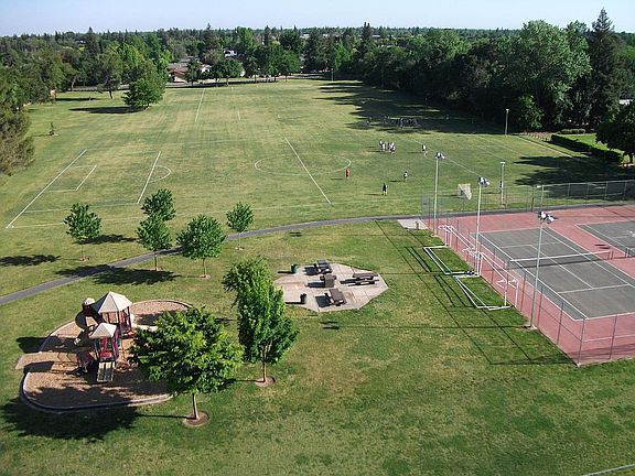 Larchmont Community Park