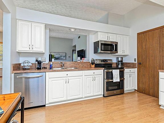 5th image of 1647 Gardenstone Dr