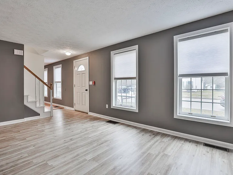 54 Vandora Dr — Photo 6