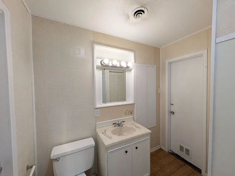 770 Peyton Dr — Photo 17