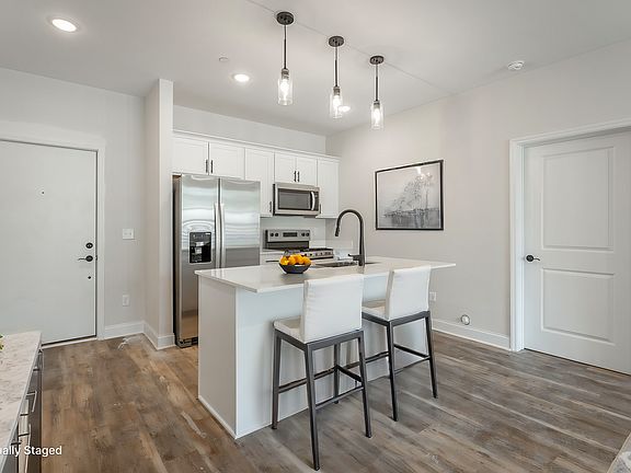 4th image of 2318 E Main St #406