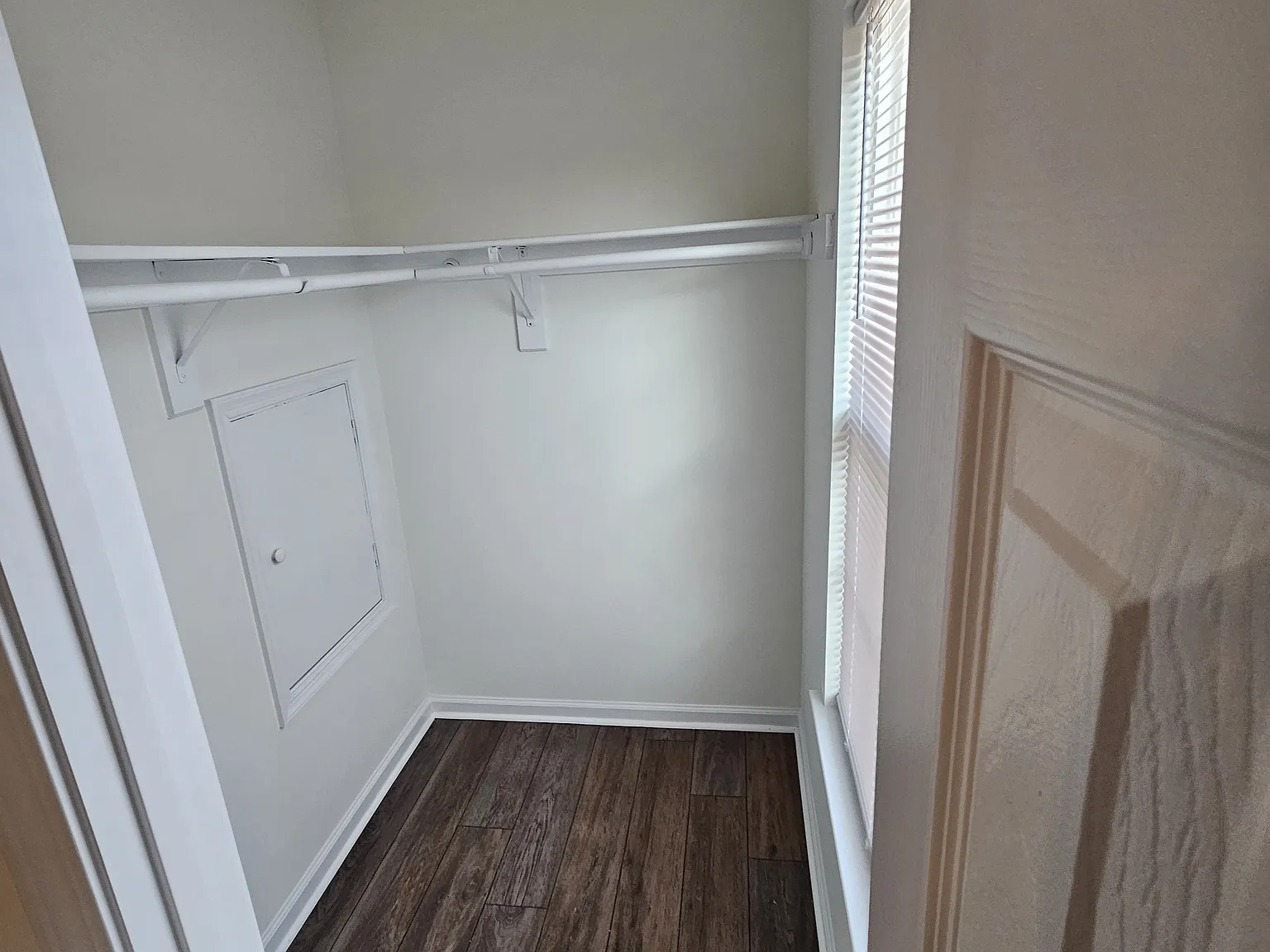 2 bed, 1.5 bath, 1150 sqft, $1,800 — Photo 2