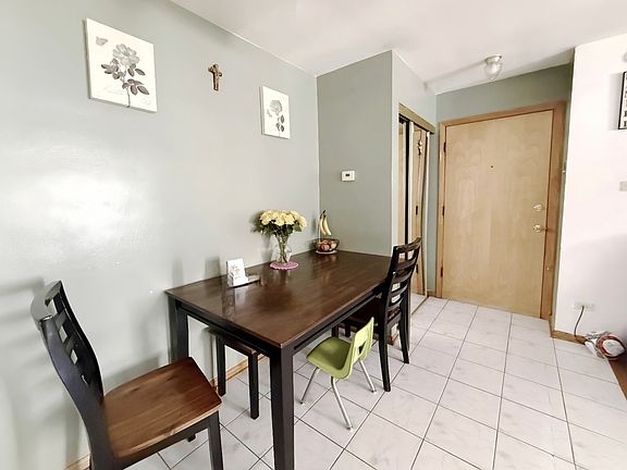 3rd image of 3820 W 47th St APT 2SE