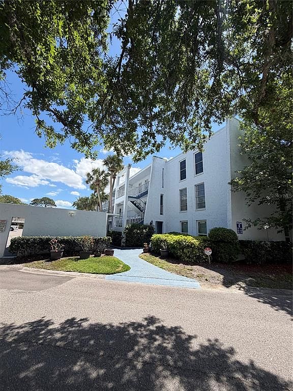 225 Country Club Dr APT C330