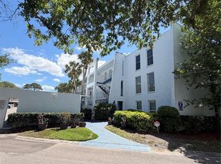 225 Country Club Dr APT C330, Largo, FL 33771