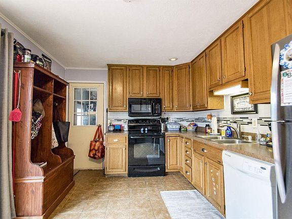3rd image of 51923 Cheryl Dr