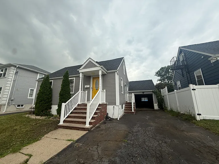 211 Bradford Ave — Photo 11