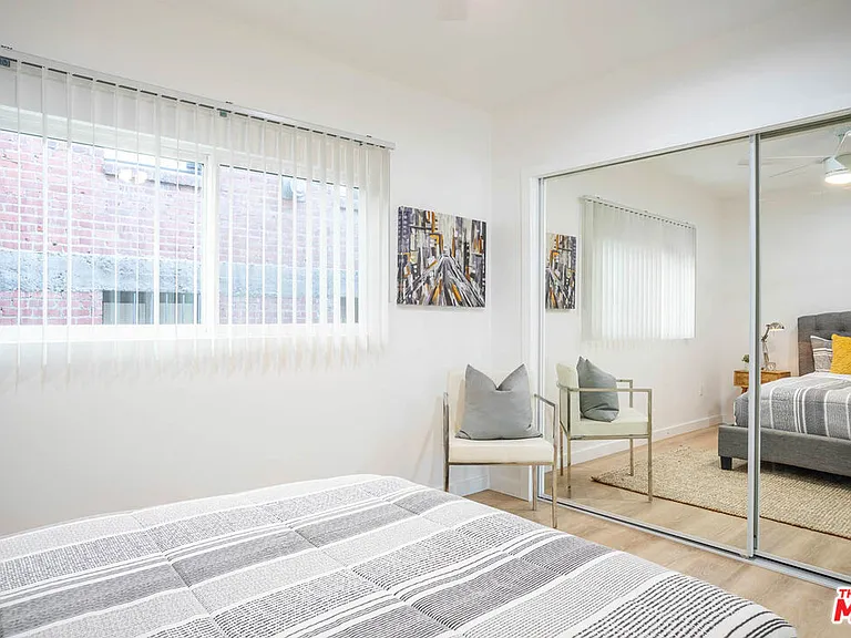 6244 De Longpre Ave #14 — Photo 21