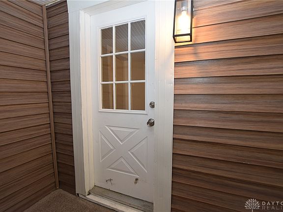 3rd image of 137 E Poplar St