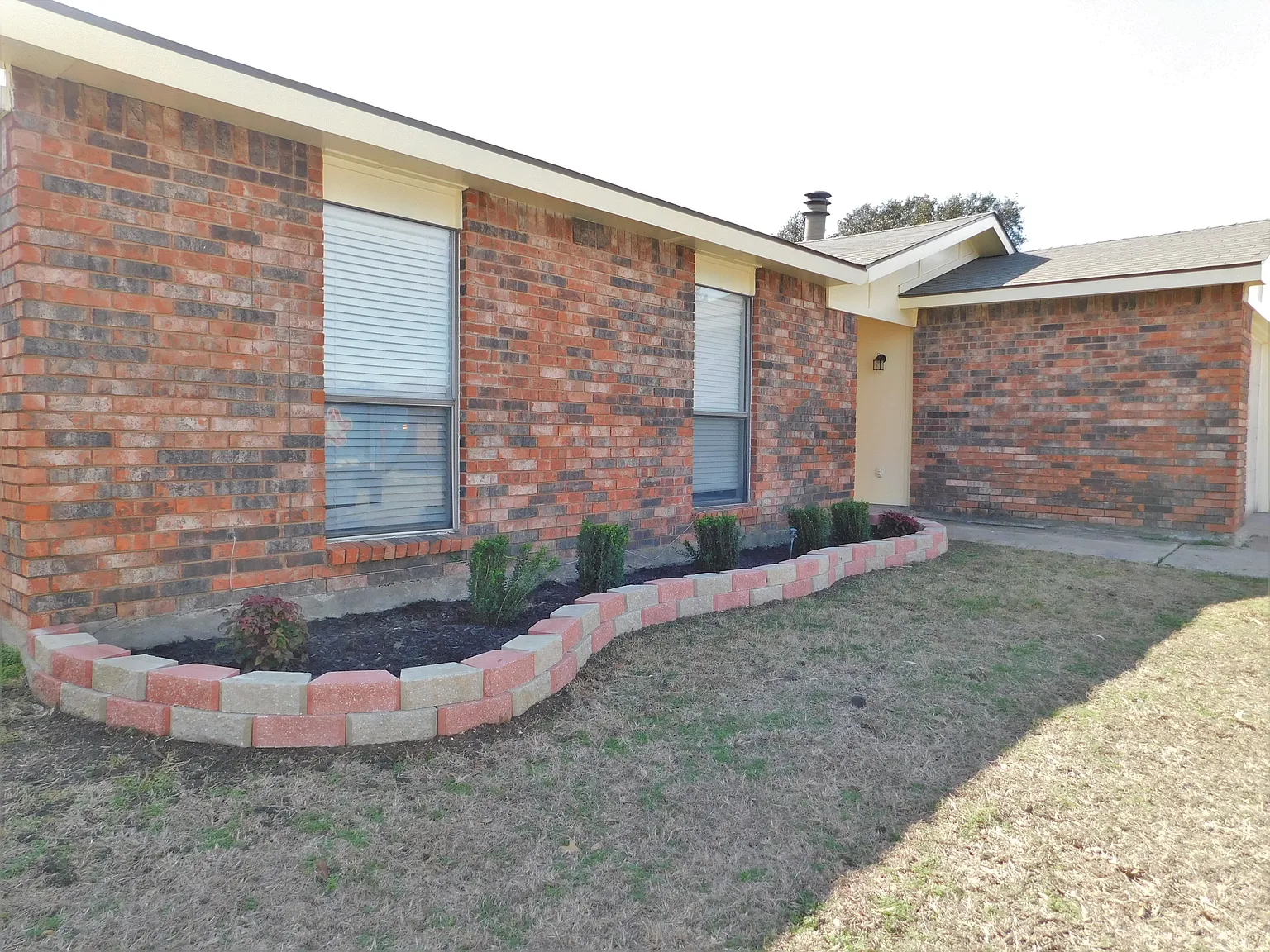 3 bed, 1249 sqft, $2,050 — Photo 3