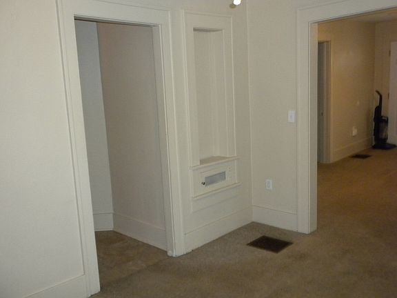 5th image of 808 Mount Vernon Ave