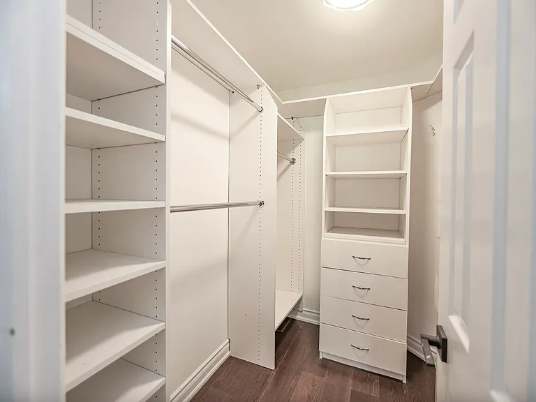 89 Yonge Blvd — Photo 16