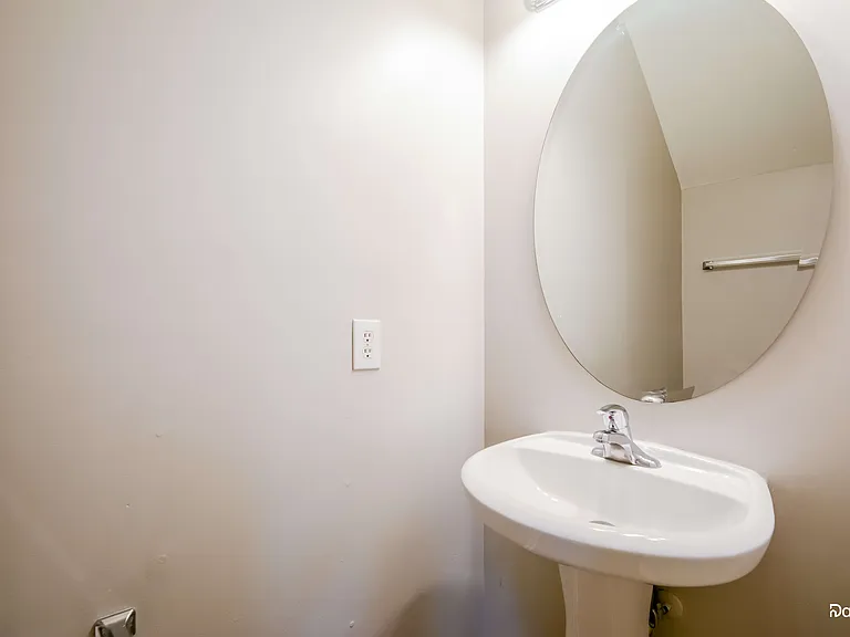 2870 Filbert St — Photo 10