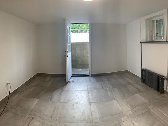 5th image of 117 Sterling Ave #1