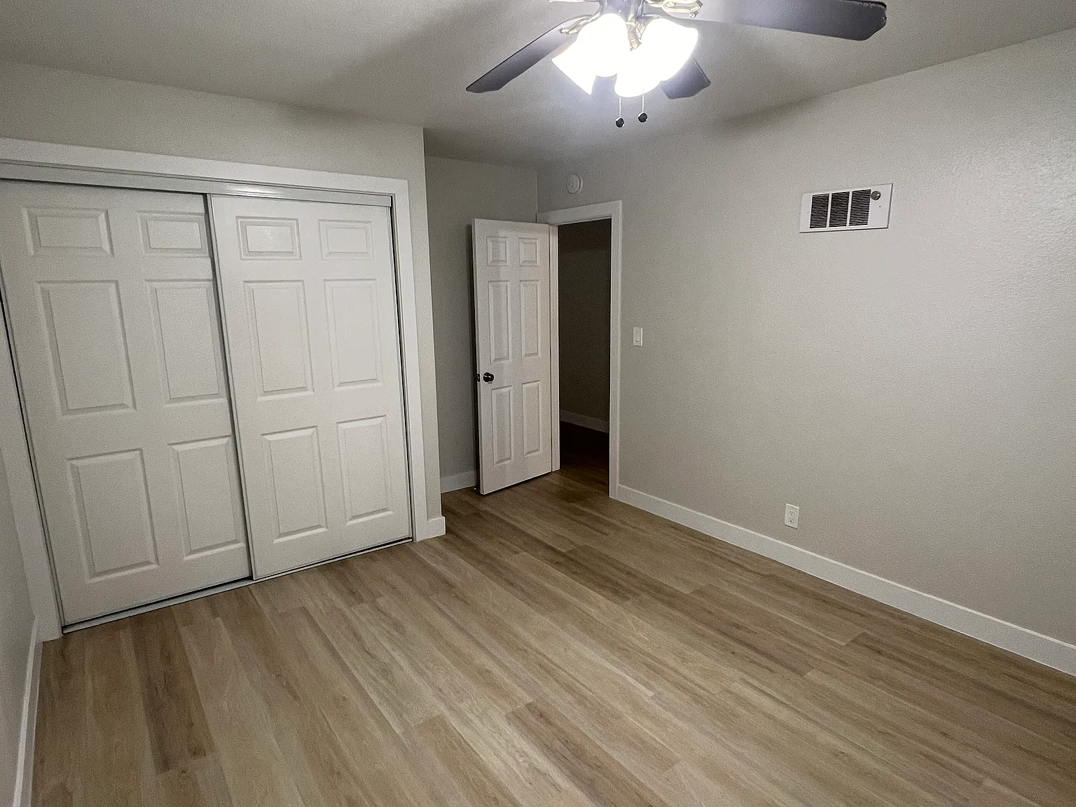 2 bed, 850 sqft, $2,400 — Photo 4