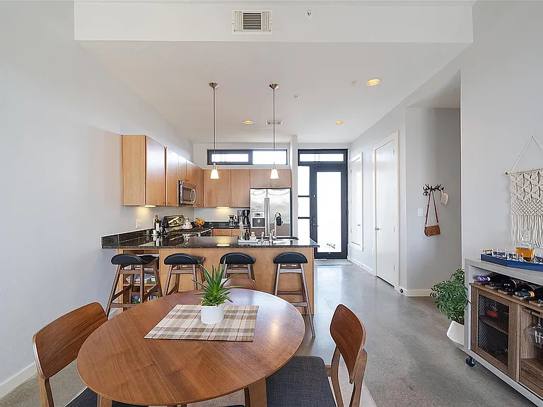 2525 S Lamar Blvd #304 — Photo 7