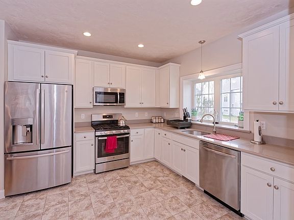3rd image of 3 Kensington Pl Unit 3