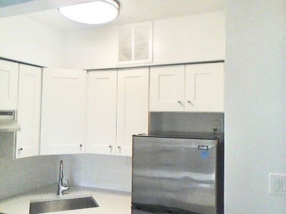 2nd image of 3207 Oxford Ave APT 4