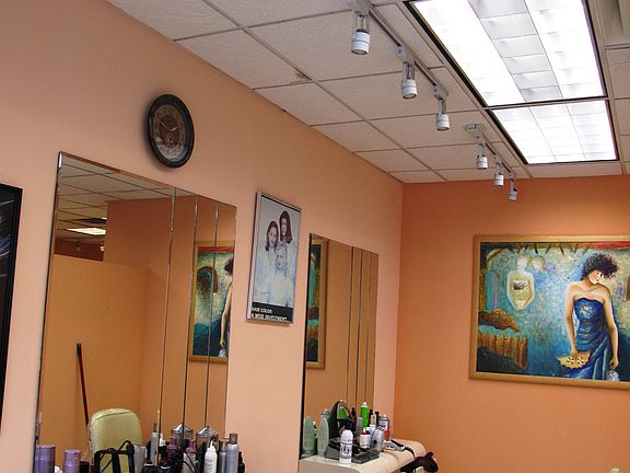 4th image of 4022 Hylan Blvd #1