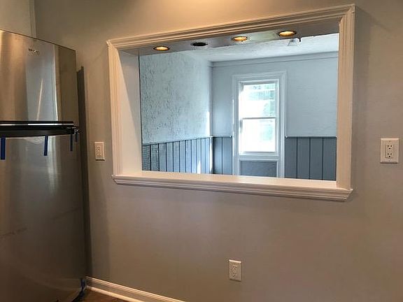 3rd image of 10 Robinson Ave