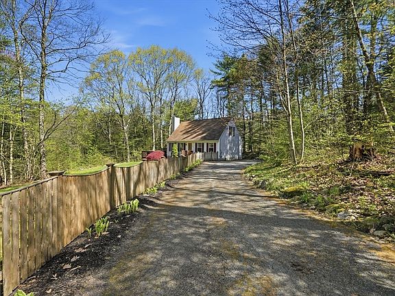 3rd image of 305 W Pelham Rd