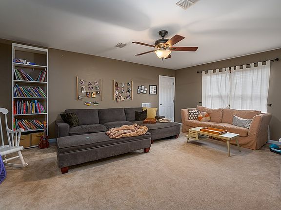 3rd image of 3105 Ballenger Dr